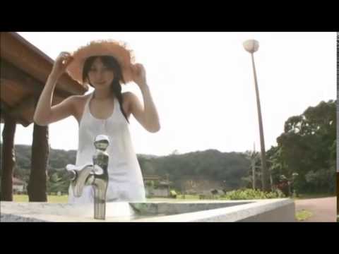 石井香織　水を飲む